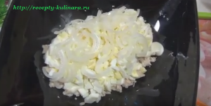 салат с курицей и ананасом